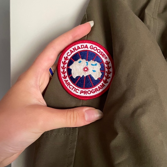AUTHENTIC CANADA GOOSE ChilliWack Bomber Winter Jacket,  *WITH DETACHABLE FUR* - Picture 4 of 9